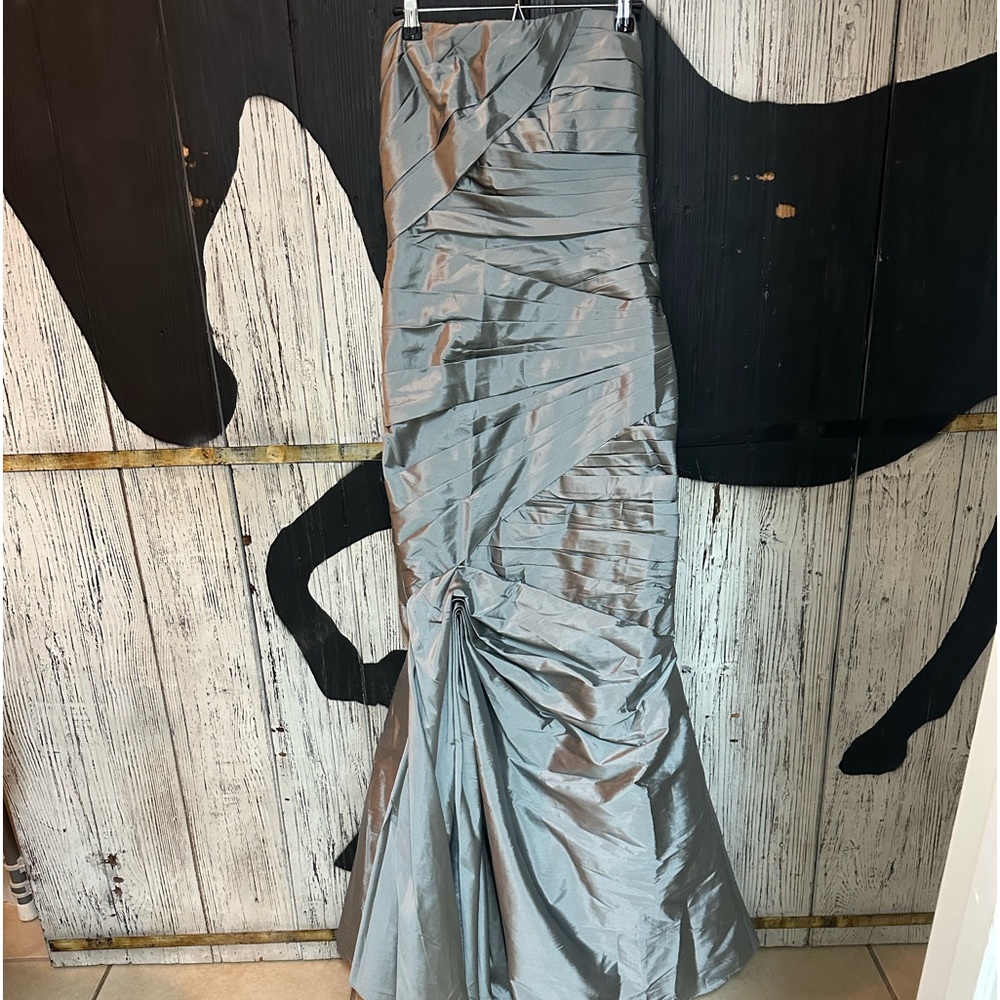 Monique Lhullier, mother-of-the bride, ruched, silver gown.
